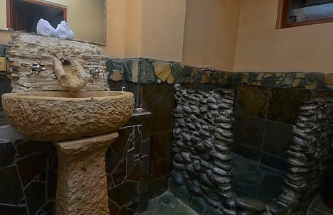 CastilloBathroom_mainstory1